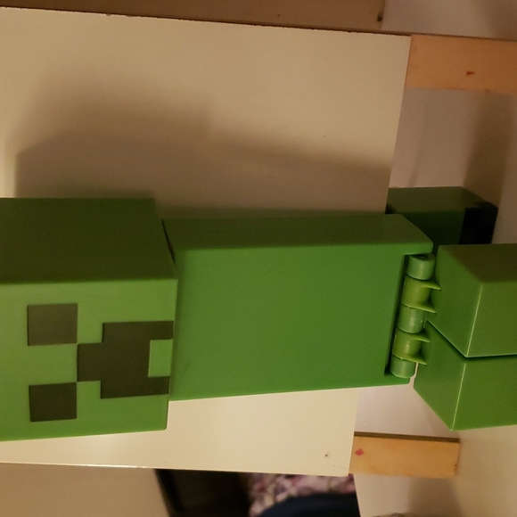 Center Pieces/ Toys - Picture 4 of 6